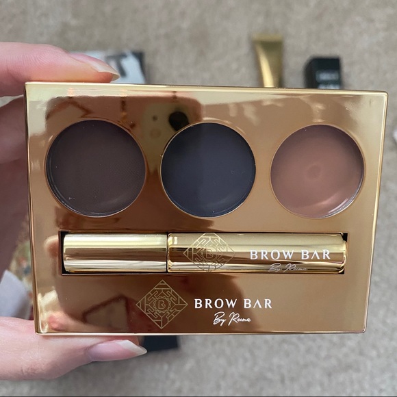 *SOLD* Makeup bundle - Picture 4 of 4